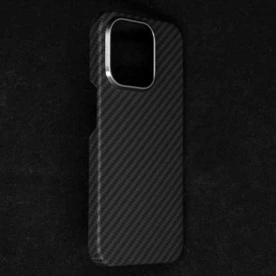 Husa fibra de carbon SILKASE pentru Apple iPhone 15 Pro, aramid kevlar, metal camera, negru (SILKASE, iPhone 15 Pro) by www.silkase.ro Husa fibra de carbon SILKASE pentru Apple iPhone 15 Pro, aramid kevlar, metal camera, negru (iPhone 15 Pro, H2466) by www.silkase.ro