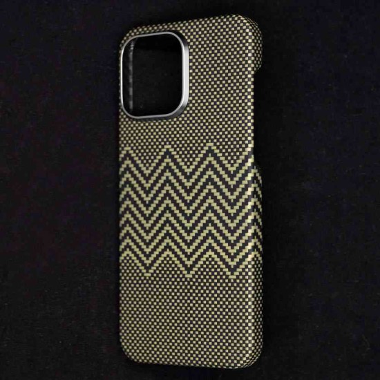 Husa fibra de carbon MagSafe SILKASE pentru Apple iPhone 15 Pro Max, aramid kevlar, metal camera, galben (SILKASE, iPhone 15 Pro Max) by www.silkase.ro Husa fibra de carbon MagSafe SILKASE pentru Apple iPhone 15 Pro Max, aramid kevlar, metal camera, galben (iPhone 15 Pro Max, H2473) by www.silkase.ro