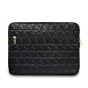 Husa Guess Quilted Sleeve pentru Notebook 13", Neagra Husa Guess Quilted Sleeve pentru Notebook 13", Neagra (Bakr, GUCS13QLBK) by www.silkase.ro