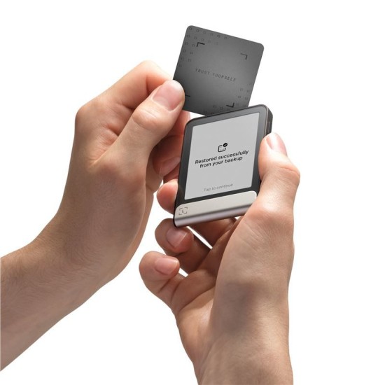 Portofel hardware crypto Ledger Flex cu cheie de recuperare (Ledger, Ingredi) by www.silkase.ro Portofel hardware crypto Ledger Flex cu cheie de recuperare (Crypto Wallet, LEDGERFLEX-RK) by www.silkase.ro