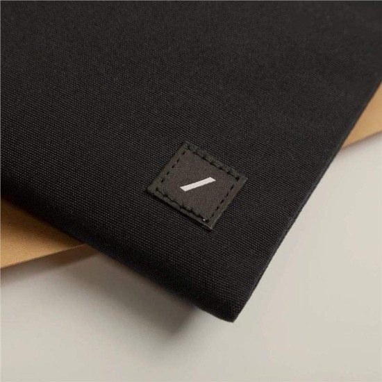 Husa de protectie Native Union Stow Lite pentru Macbook 13 inch, neagra (Native Union, Ingredi) by www.silkase.ro Husa de protectie Native Union Stow Lite pentru Macbook 13 inch, neagra (Ingredi, STOW-LT-MBS-BLK-13) by www.silkase.ro