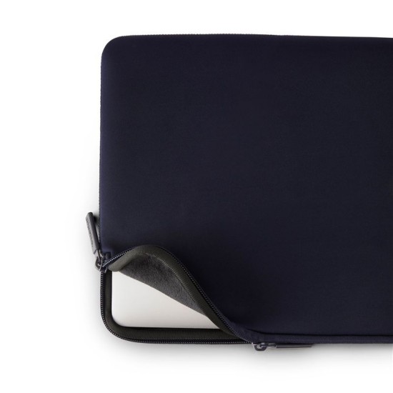 Husă Pipetto Classic Fit Sleeve V2 pentru MacBook 13/14, Dark Blue (Ingredi, P069-145-X) by www.silkase.ro