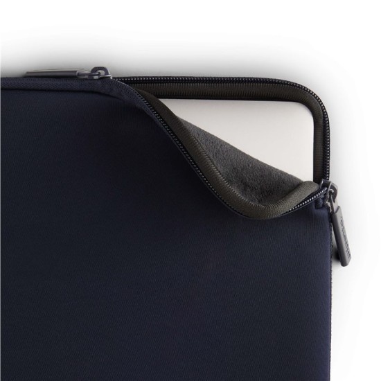 Husă Pipetto Classic Fit Sleeve V2 pentru MacBook 13/14, Dark Blue (Ingredi, P069-145-X) by www.silkase.ro