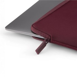Husă Pipetto Classic Fit Sleeve pentru MacBook 13/14, Burgundy Husă Pipetto Classic Fit Sleeve pentru MacBook 13/14, Burgundy