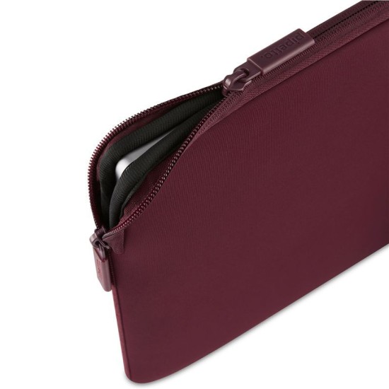 Husă Pipetto Classic Fit Sleeve pentru MacBook 13/14, Burgundy Husă Pipetto Classic Fit Sleeve pentru MacBook 13/14, Burgundy (Ingredi, P069-147-X) by www.silkase.ro