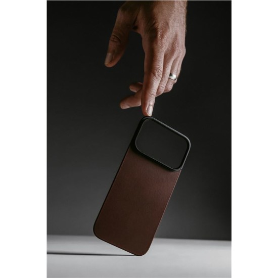 Capac spate magnetic din piele Horween Nomad pentru iPhone 17 Pro, maro rustic (iPhone 17 Pro, NM014407858) by www.silkase.ro