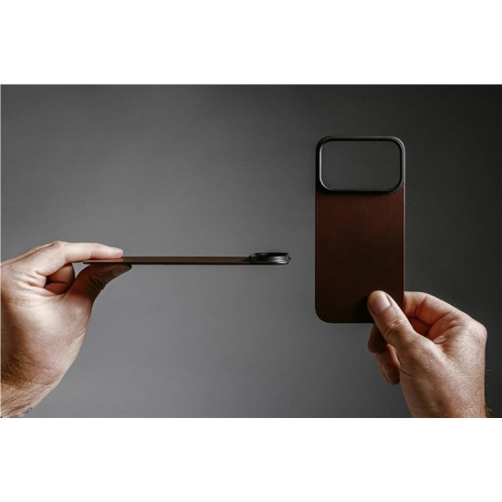 Capac spate magnetic din piele Horween Nomad pentru iPhone 17 Pro, maro rustic (iPhone 17 Pro, NM014407858) by www.silkase.ro