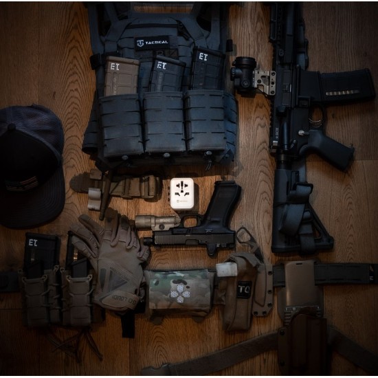 Adaptor de Călătorie Tactical PTP Travel Adapter, Alb Adaptor de Călătorie Tactical PTP Travel Adapter, Alb (Bakr, 57983114716) by www.silkase.ro