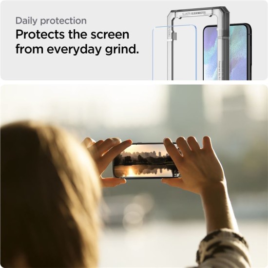 Set 2 folii sticla transparenta cu sistem de montare Case friendly Spigen ALM GLAS.tR compatibil cu Samsung Galaxy S21 FE 5G (Ingredi, AGL03088) by www.silkase.ro