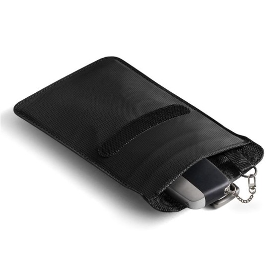Husa de protectie cheie auto cu blocare semnal RFID Spigen Klasden Pouch, neagra (Spigen, Ingredi) by www.silkase.ro Husa de protectie cheie auto cu blocare semnal RFID Spigen Klasden Pouch, neagra (Accesorii auto, AFA03754) by www.silkase.ro